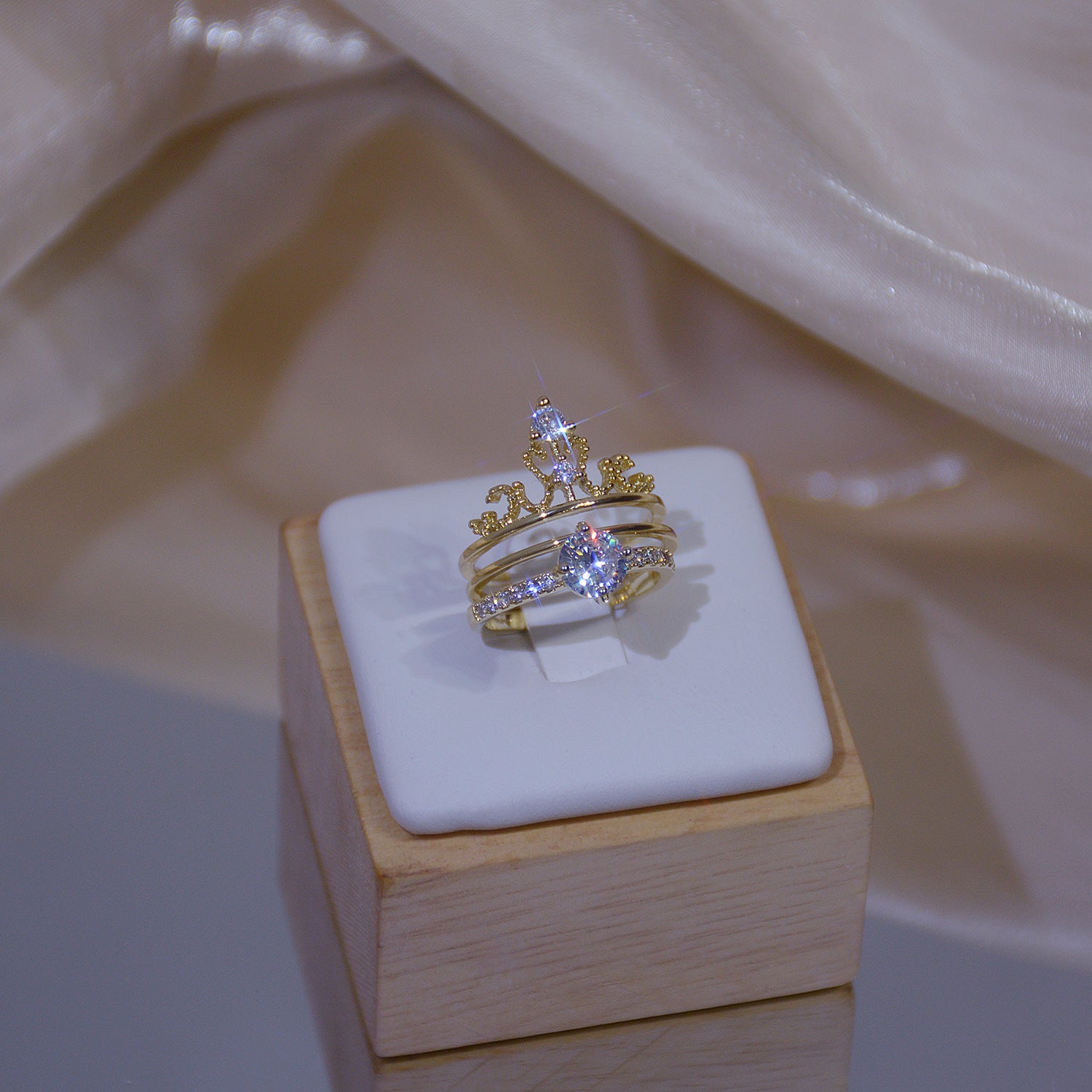HALO™ — Anillo Minimalista con Zirconia