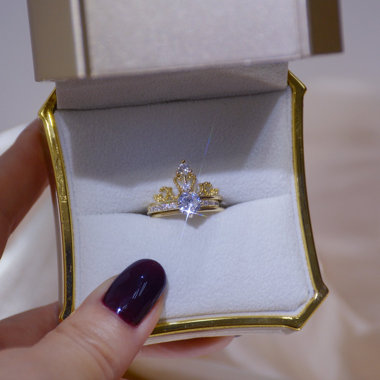 HALO™ — Anillo Minimalista con Zirconia