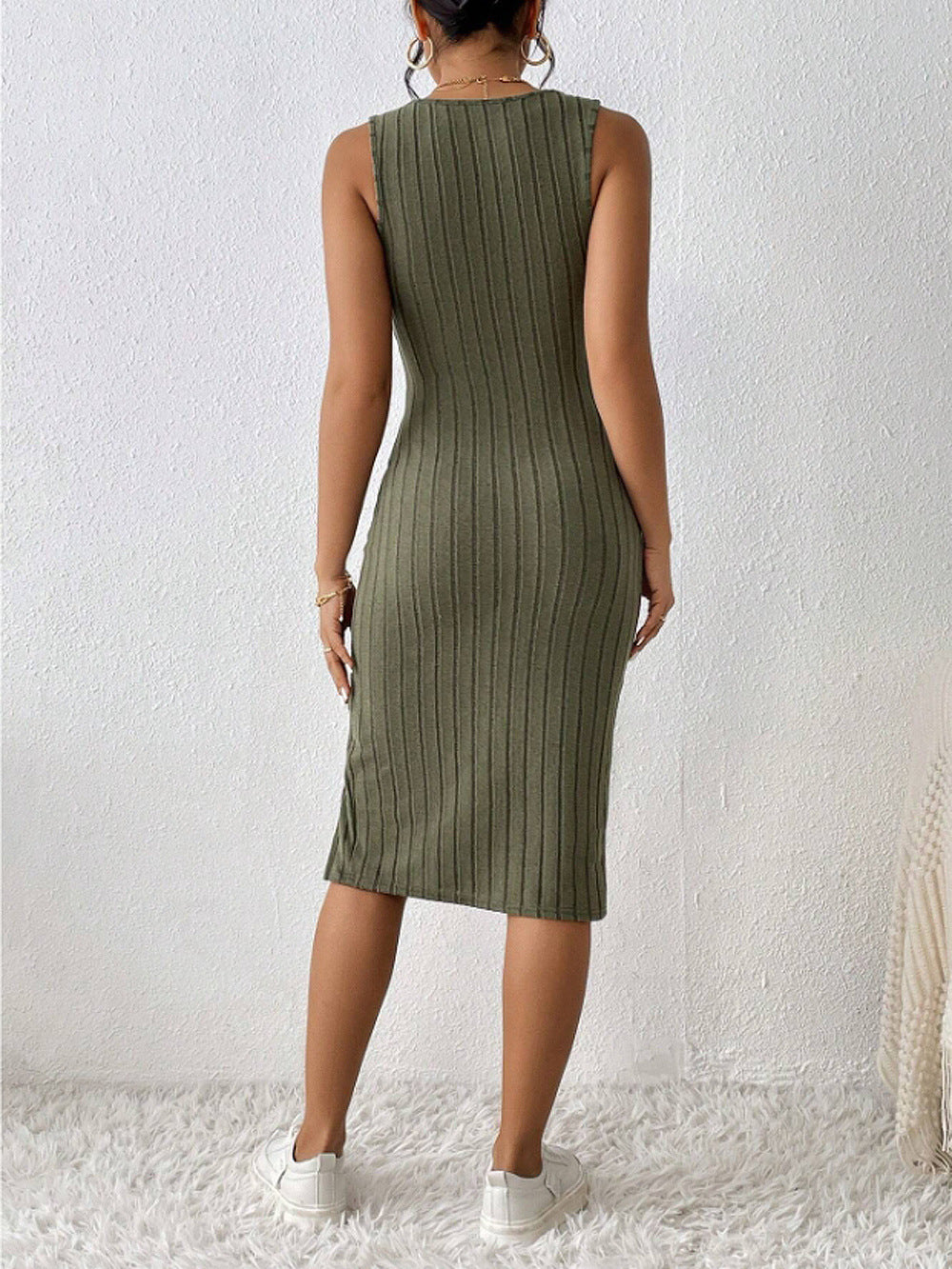 EleganceFlow™ Sleeveless Midi Dress